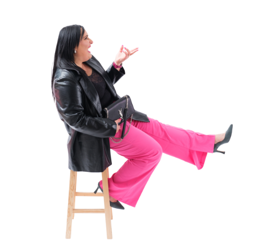 Simina in posa entusiasta