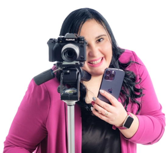 Simina con una macchina fotografica